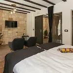 Luxury Dino Gasthuis 4*