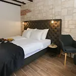 Gasthuis Luxury Dino 4*