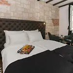 Gasthuis Luxury Dino