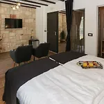Gasthuis Luxury Dino 4*