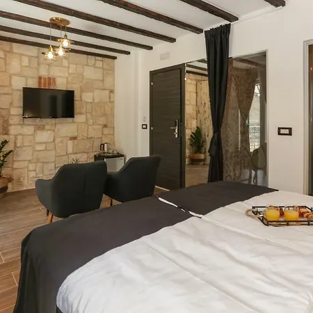 Luxury Dino Guest house 4*