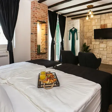 Pensionat Luxury Dino 4*