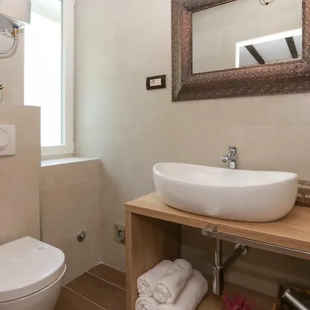 Luxury Dino Konukevi Split