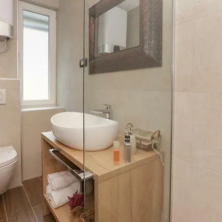 Luxury Dino Konukevi 4*