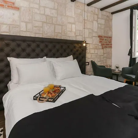 Konukevi Luxury Dino