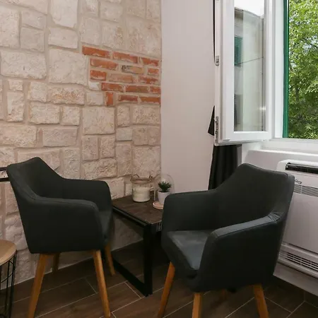 Konukevi Luxury Dino 4*