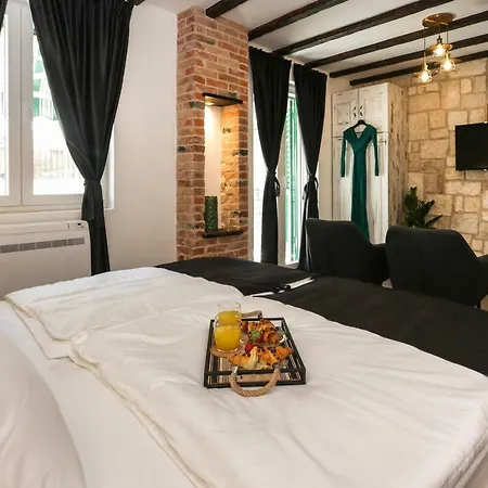 ゲストハウス Luxury Dino スプリト