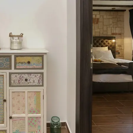 ゲストハウス Luxury Dino