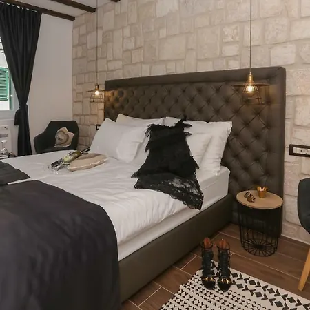 Πανσιόν Luxury Dino Σπλιτ